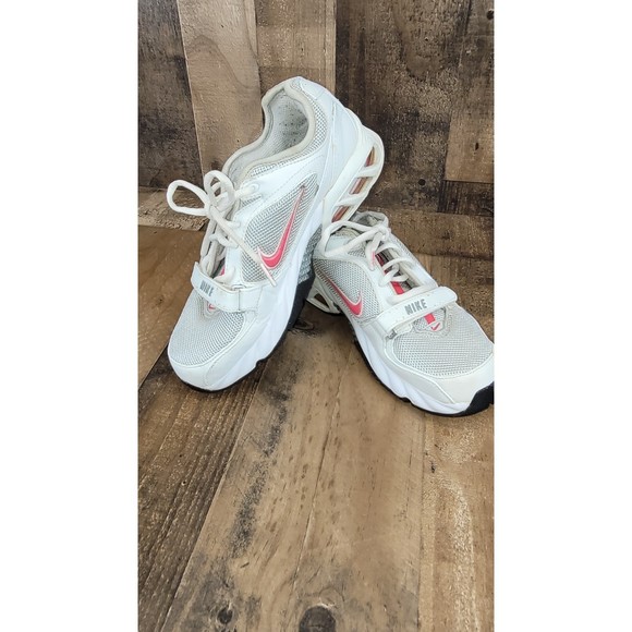 Womens Nike 20 Sneakers US Size 7.5 - Picture 1 of 10